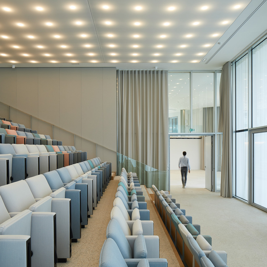 Espace CALQ Saint-Lazare à Paris, photographié par Antoine Mercusot